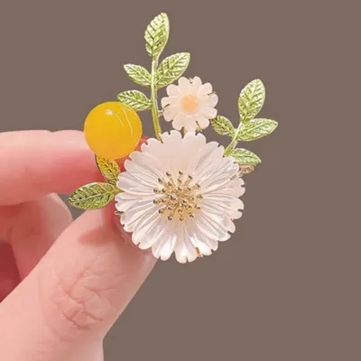 Daisy Flower Pearl Hijab Brooch / Hijab Pin 